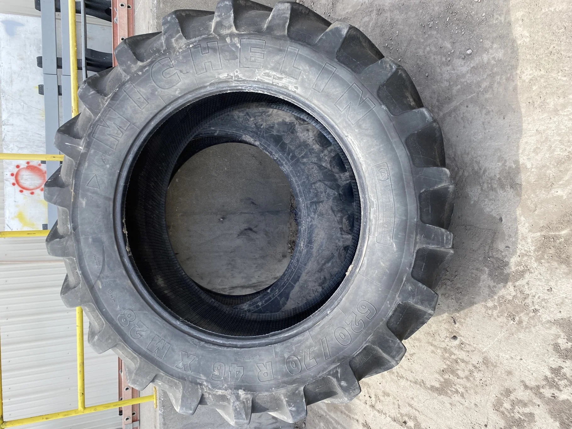 Used 72% 620/70R46 Michelin XM28 162A8 TL (sidewall stubble, road wear, weathering, between tread cu