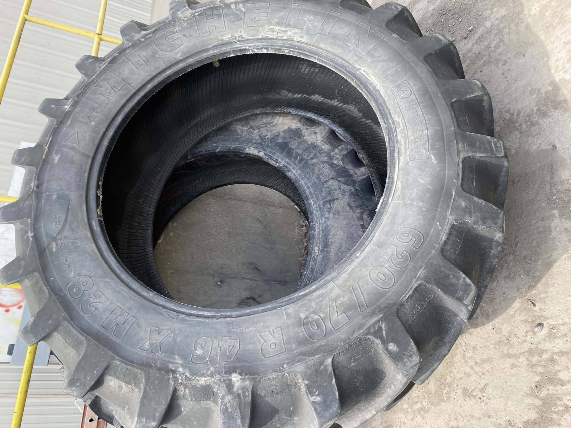 Used 72% 620/70R46 Michelin XM28 162A8 TL (sidewall stubble, road wear, weathering, between tread cu image 2