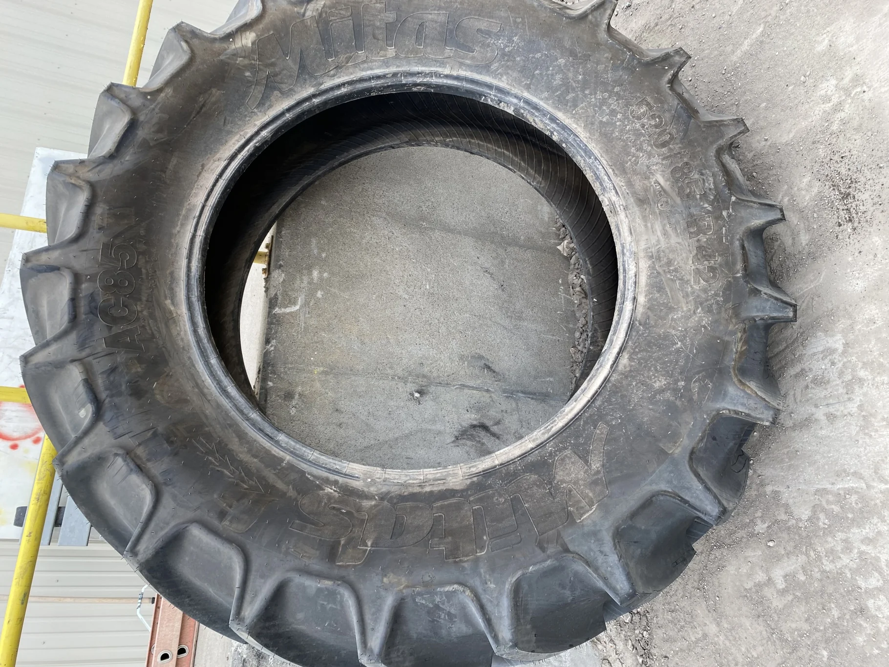 Used 95% 520/85R42 Mitas AC85 162A8 R-1W TL (lug cuts bead cut) image 2