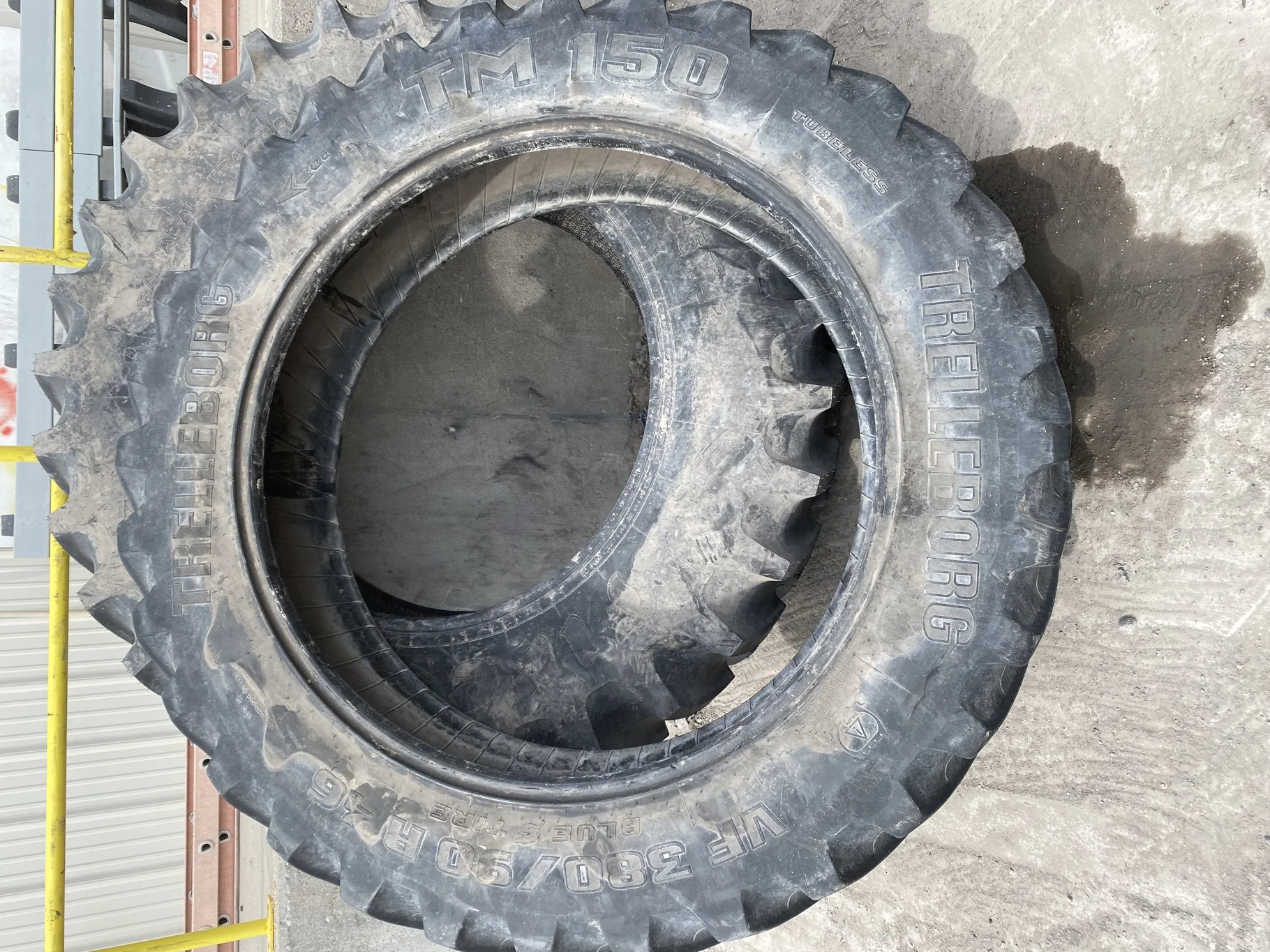 Used 59% VF380/90R46 Trelleborg TM150 173D TL Road wear Lug stubble Cuts between tread