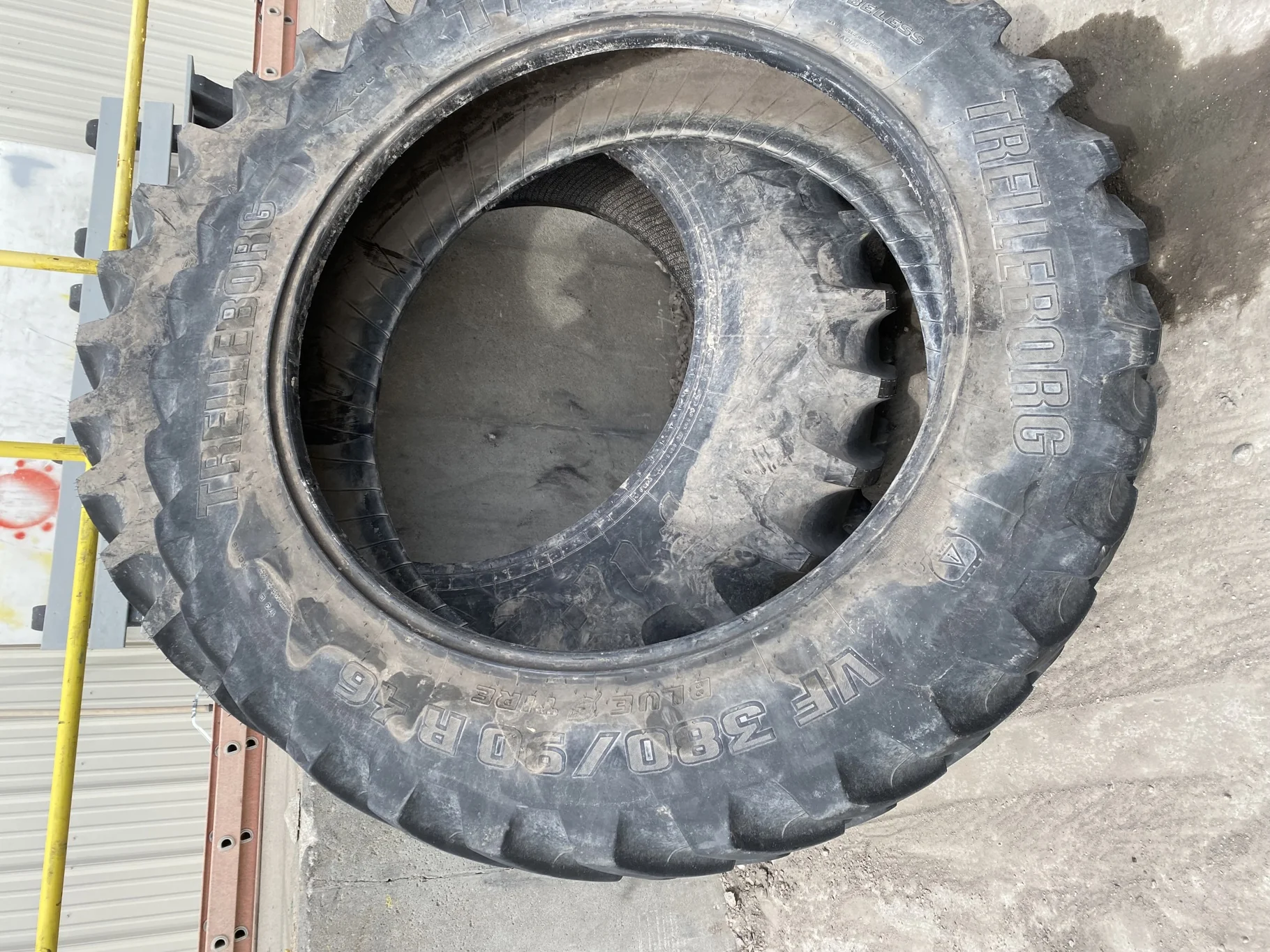 Used 59% VF380/90R46 Trelleborg TM150 173D TL Road wear Lug stubble Cuts between tread image 2