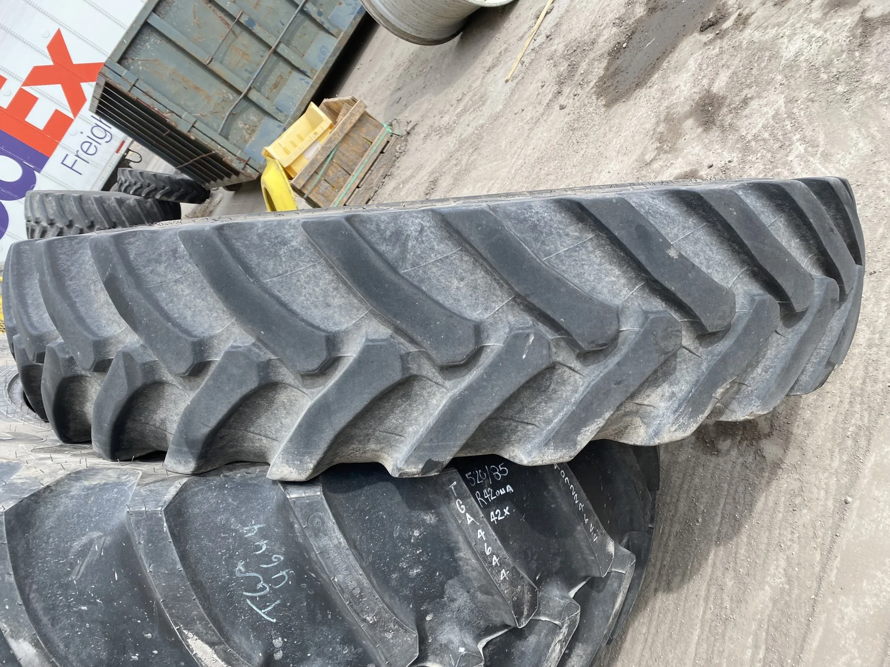 Used 59% VF380/90R46 Trelleborg TM150 173D TL Road wear Lug stubble Cuts between tread image 3