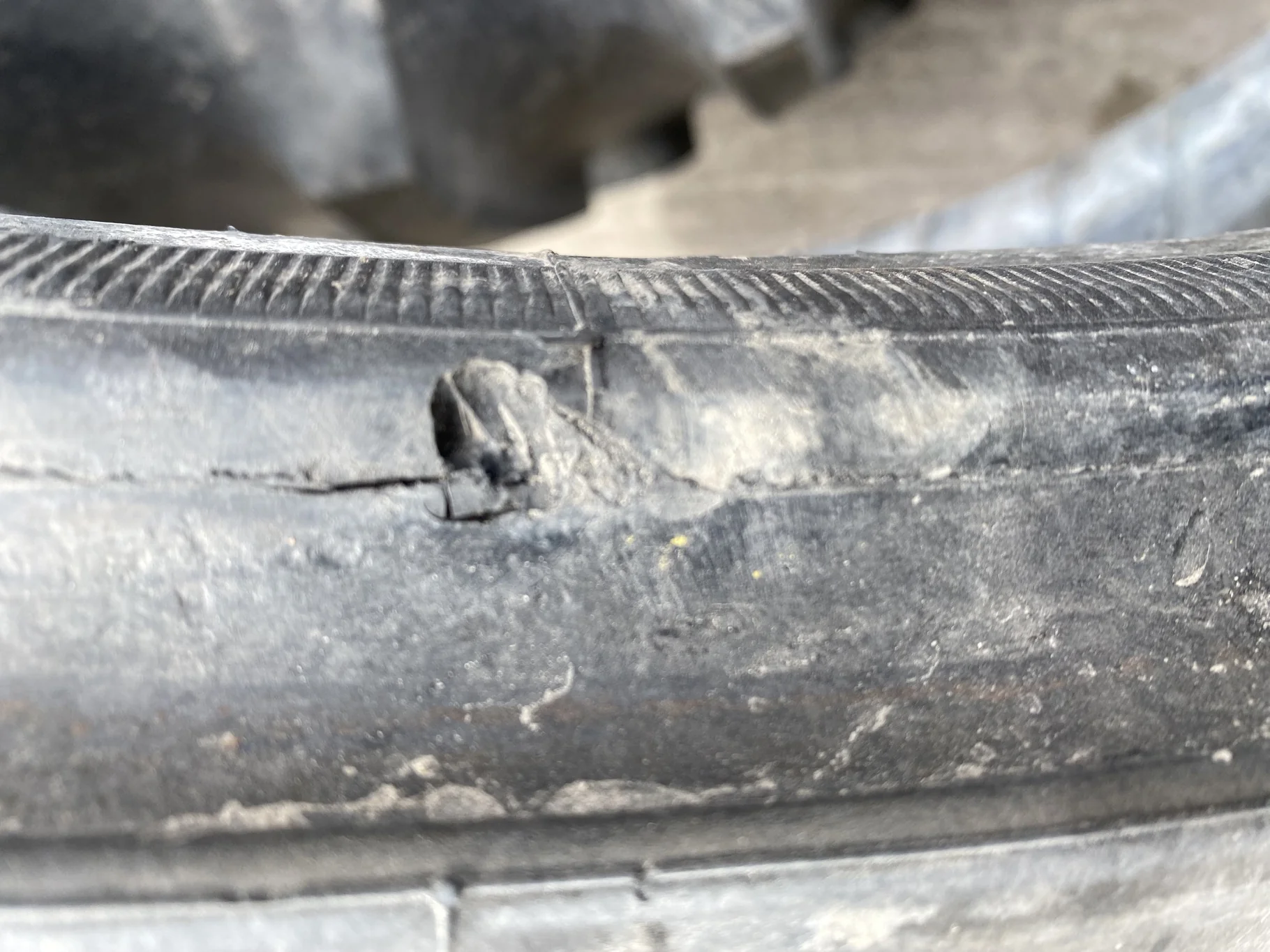 Used 59% VF380/90R46 Trelleborg TM150 173D TL Road wear Lug stubble Cuts between tread image 4