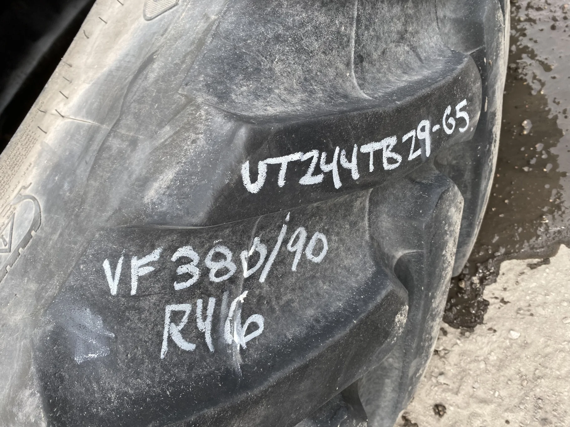 Used 59% VF380/90R46 Trelleborg TM150 173D TL Road wear Lug stubble Cuts between tread image 6