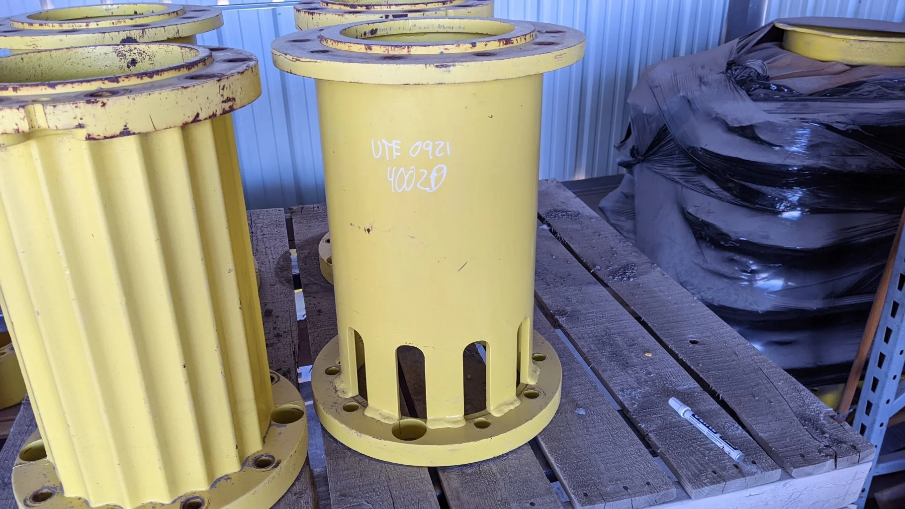 Used 21.5" JD Triple Extension, 10 Bolt  _x000D_
w/o Hardware