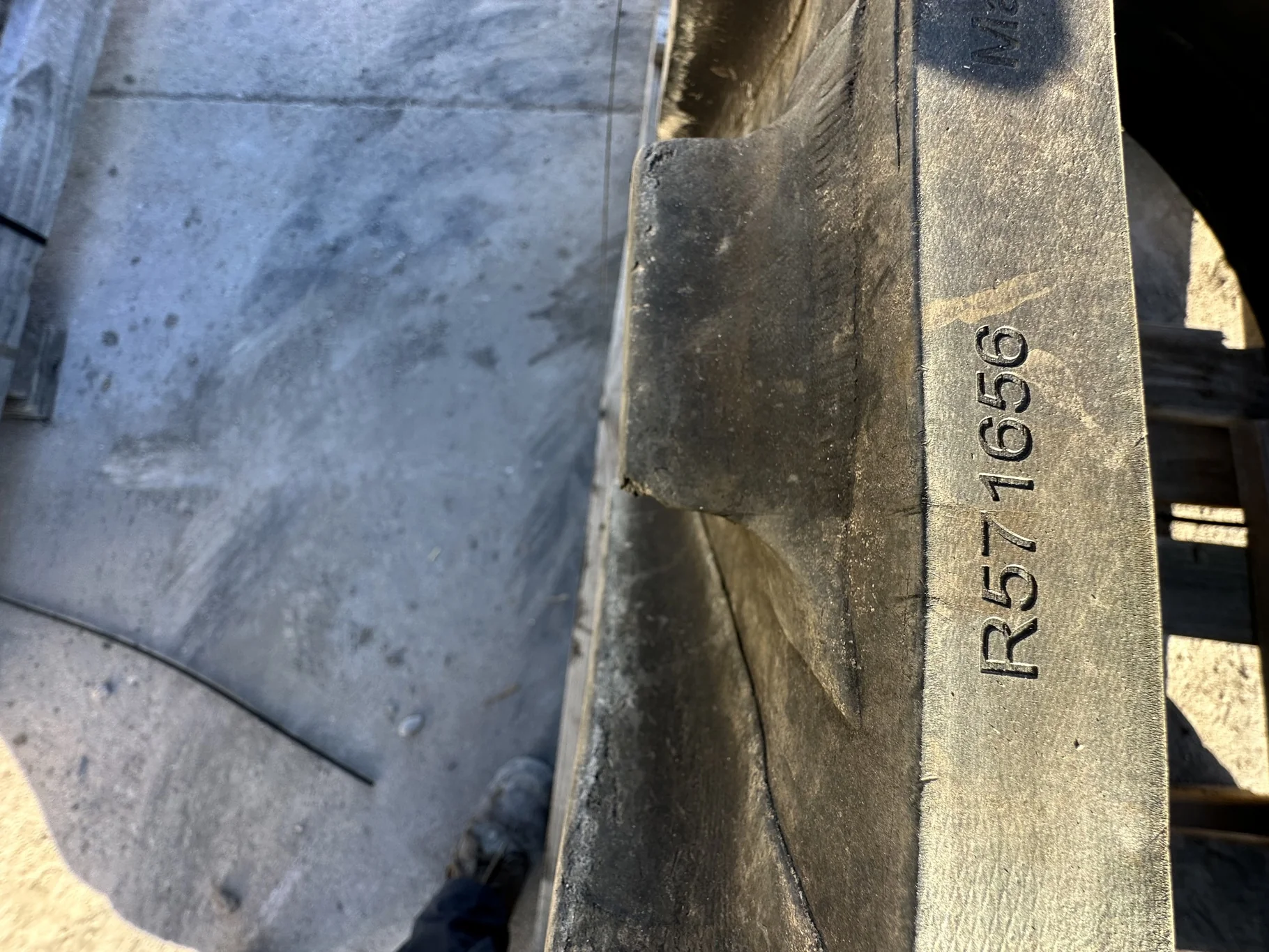 Used 90% 24" JD8RX Front Camso 4500 Ag Tracks (Slight Guideblock Wear) image 2