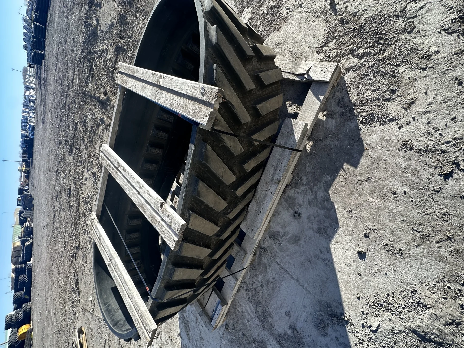 Used 90% 24" JD8RX Front Camso 4500 Ag Tracks (Slight Guideblock Wear) image 4
