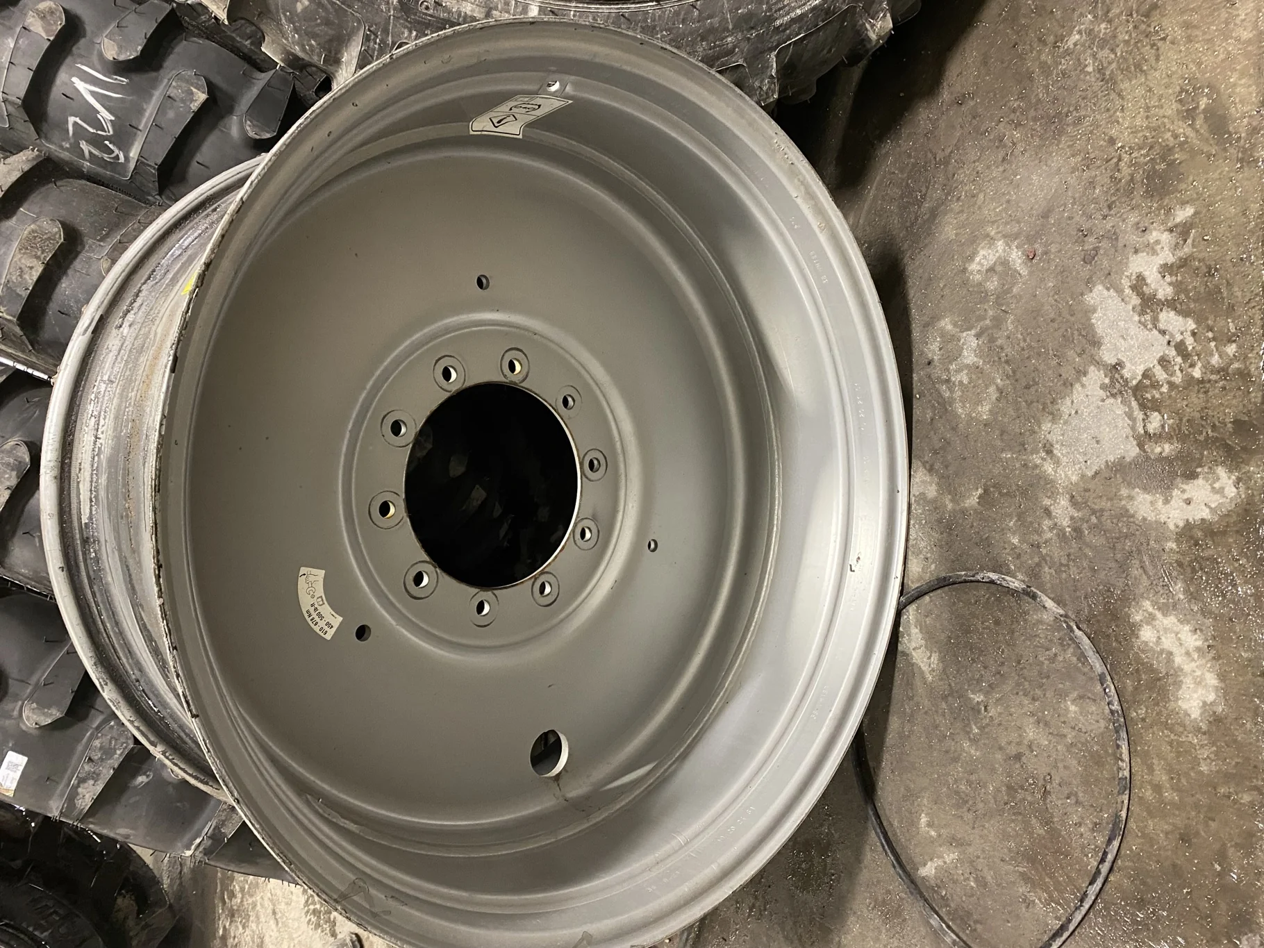 Used 18 X 38 Case IH Silver 10 Bolt (.906) Sprayer Wheel (10-13.189-11.070) 2.62" OUT (Gashes/Scratc