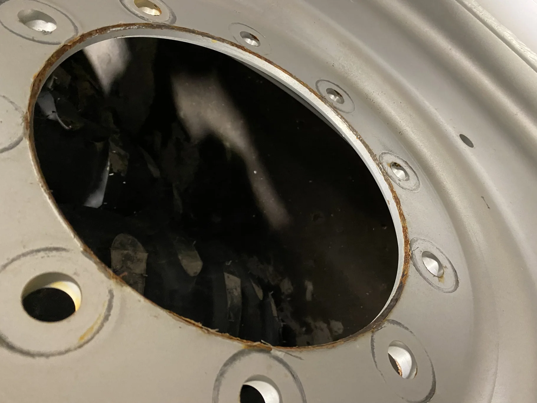 Used 18 X 38 Case IH Silver 10 Bolt (.906) Sprayer Wheel (10-13.189-11.070) 2.62" OUT (Gashes/Scratc image 3