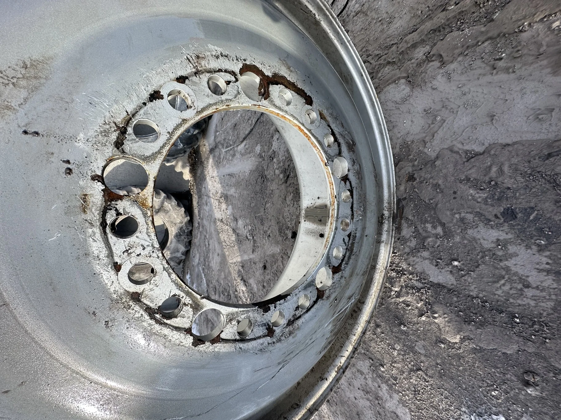Used 18 X 42 20-13.189-11.071-15IN SILVER DOLLY DUAL WHEEL image 2