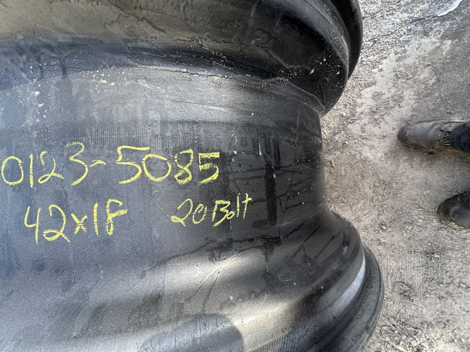 Used 18 X 42 20-13.189-11.071-15IN SILVER DOLLY DUAL WHEEL image 4