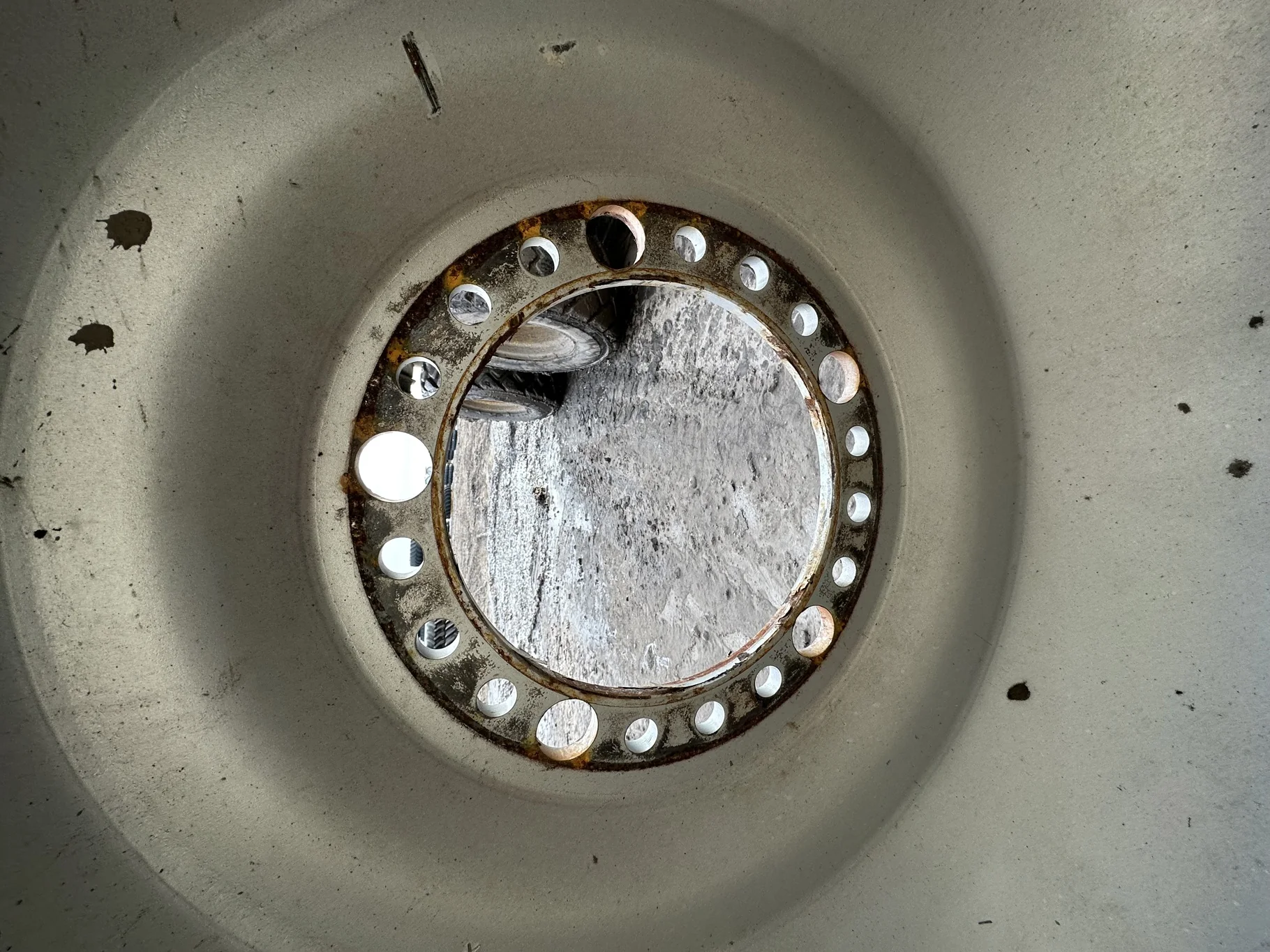 Used 18 X 42 20-13.189-11.071-15IN SILVER DOLLY DUAL WHEEL image 8