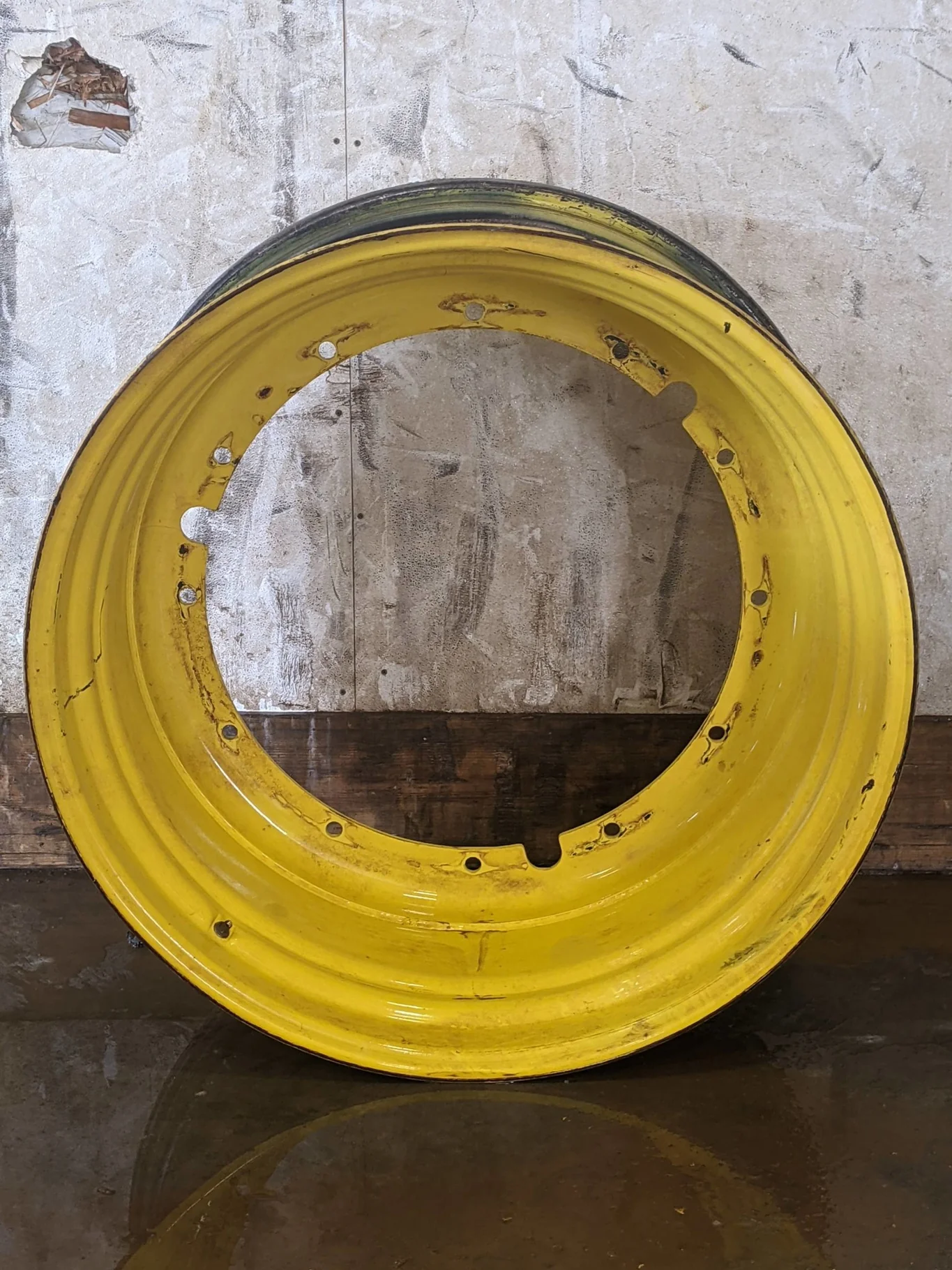 Used 23 X 42 John Deere Yellow 12 Bolt (.945) Stub Disc