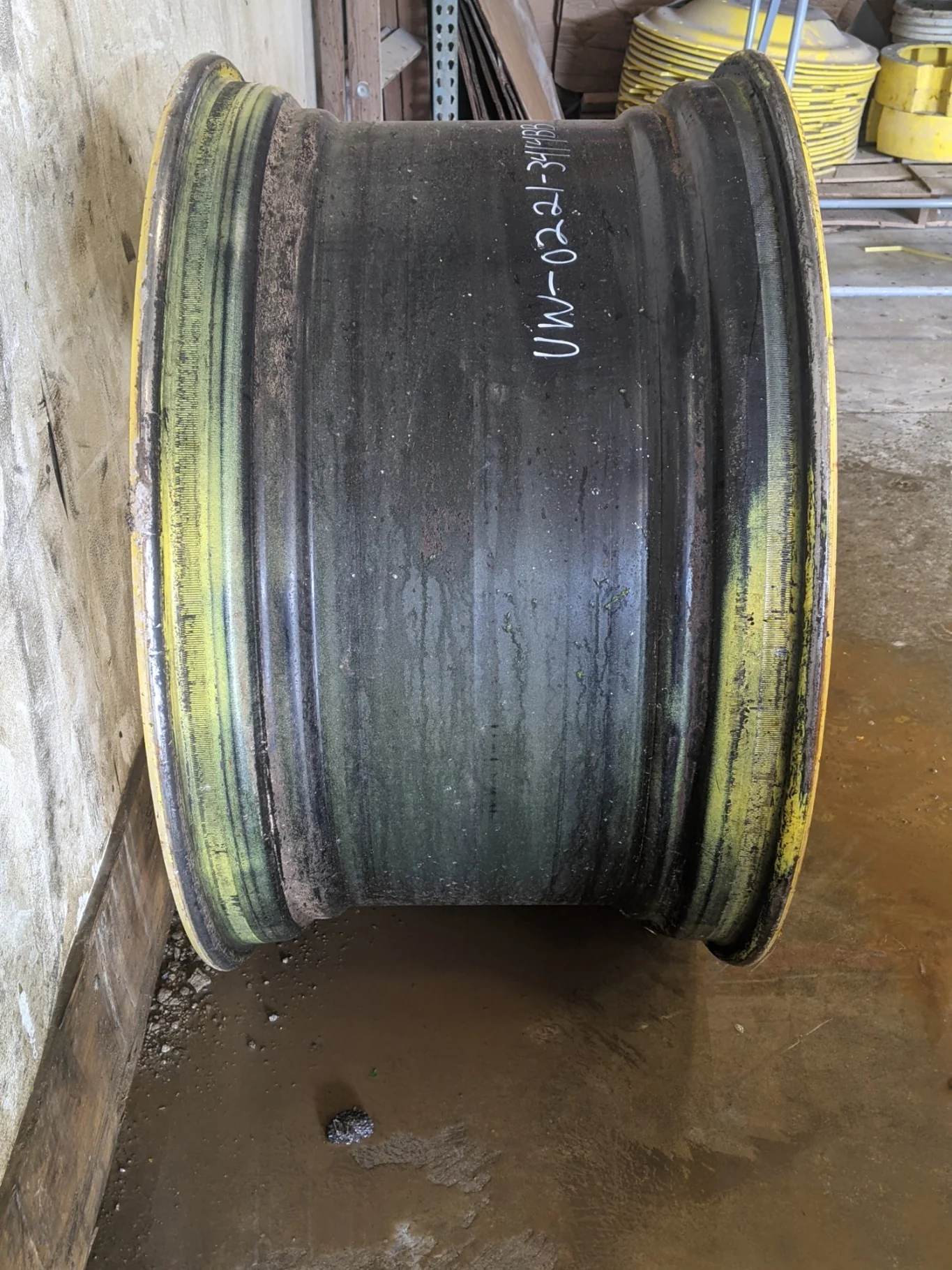 Used 23 X 42 John Deere Yellow 12 Bolt (.945) Stub Disc image 2