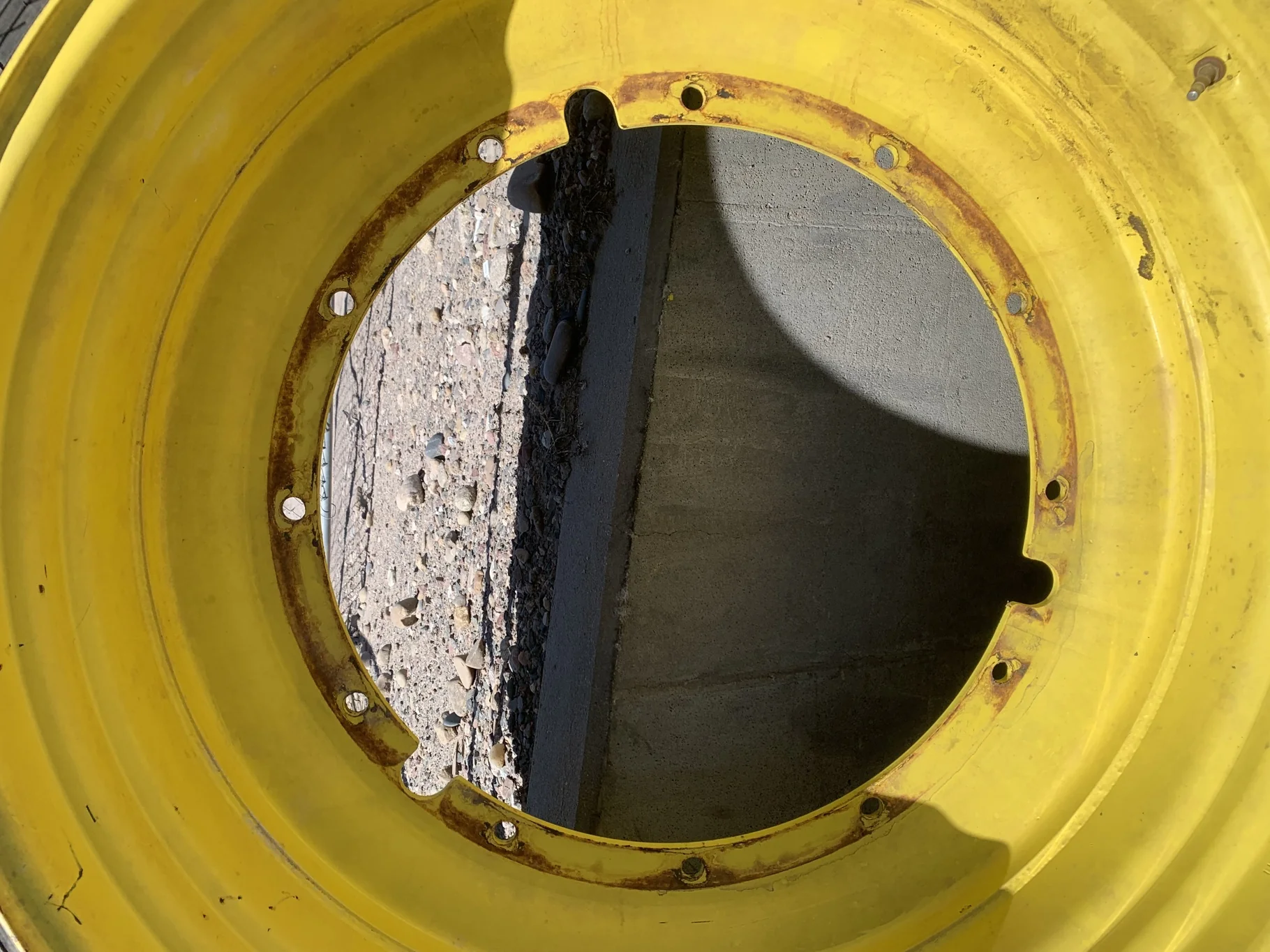 Used 16 X 46 John Deere Yellow 12 Bolt (.944) Stub Disc (12-32.047-30.078) 3.1" Offset - (faded pain