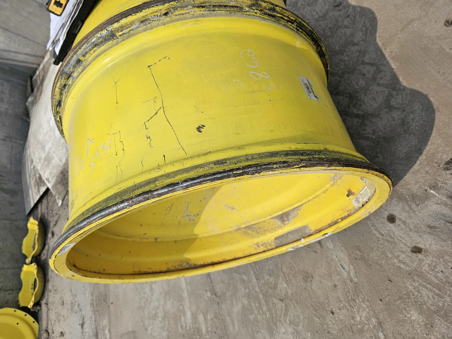 Used 18 X 38 12-13.976-11.857 JD Yellow Reinforced Bead (Scratches, Rust Spots) image 2