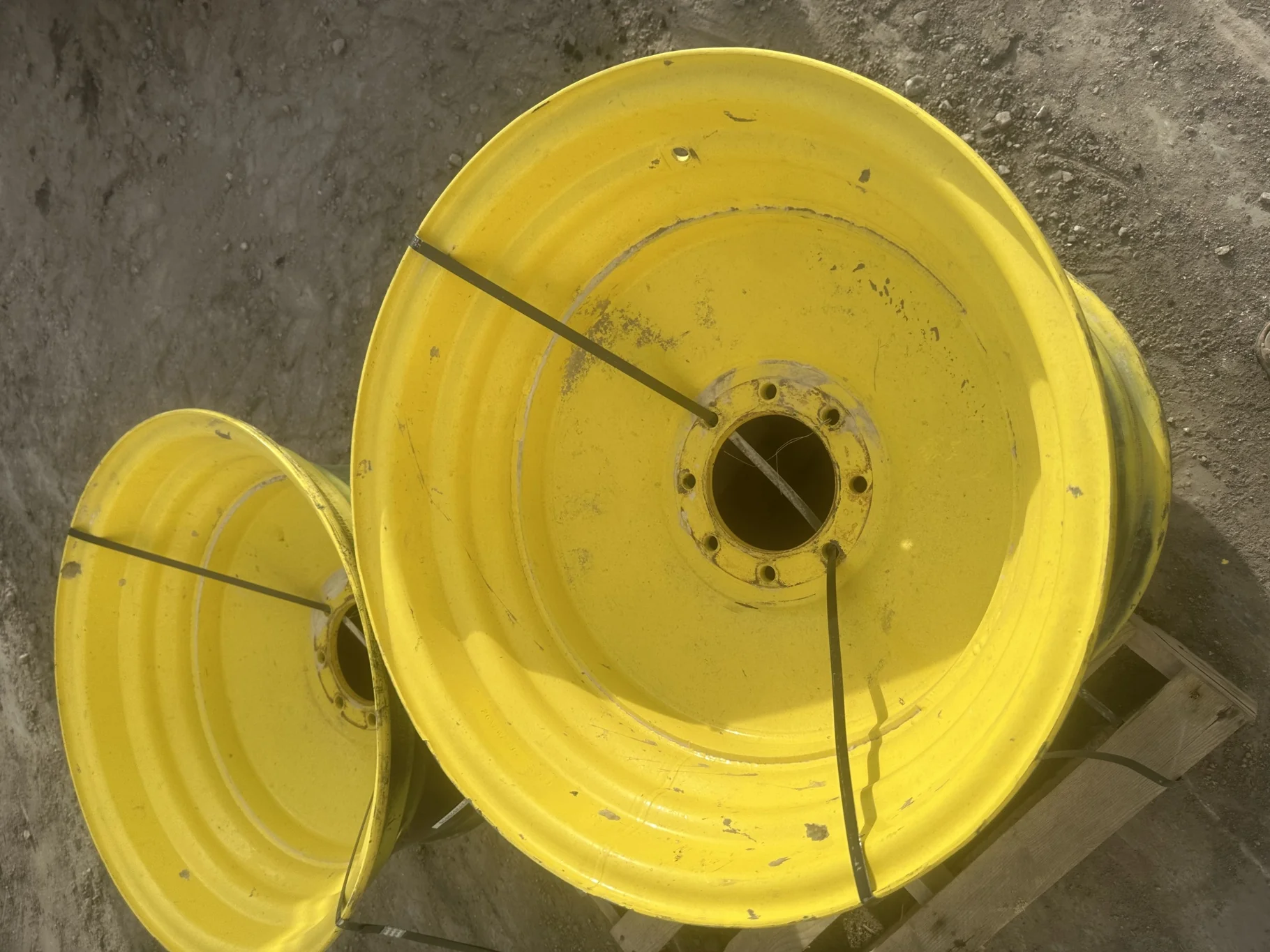 Used 25 X 26 John Deere Yellow 8 Bolt (.906) Rear Combine Wheel (8-8-6)