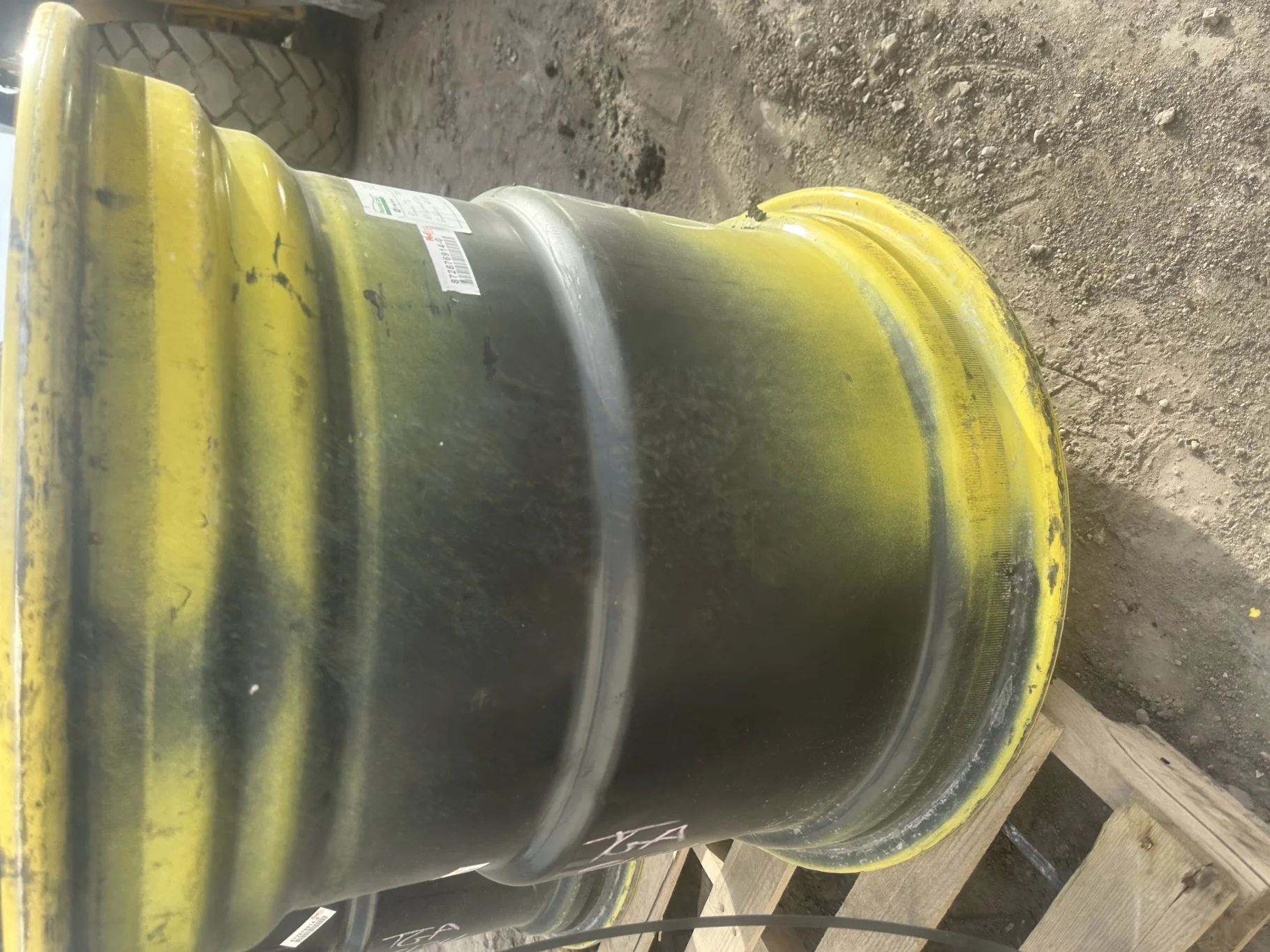 Used 25 X 26 John Deere Yellow 8 Bolt (.906) Rear Combine Wheel (8-8-6) image 3