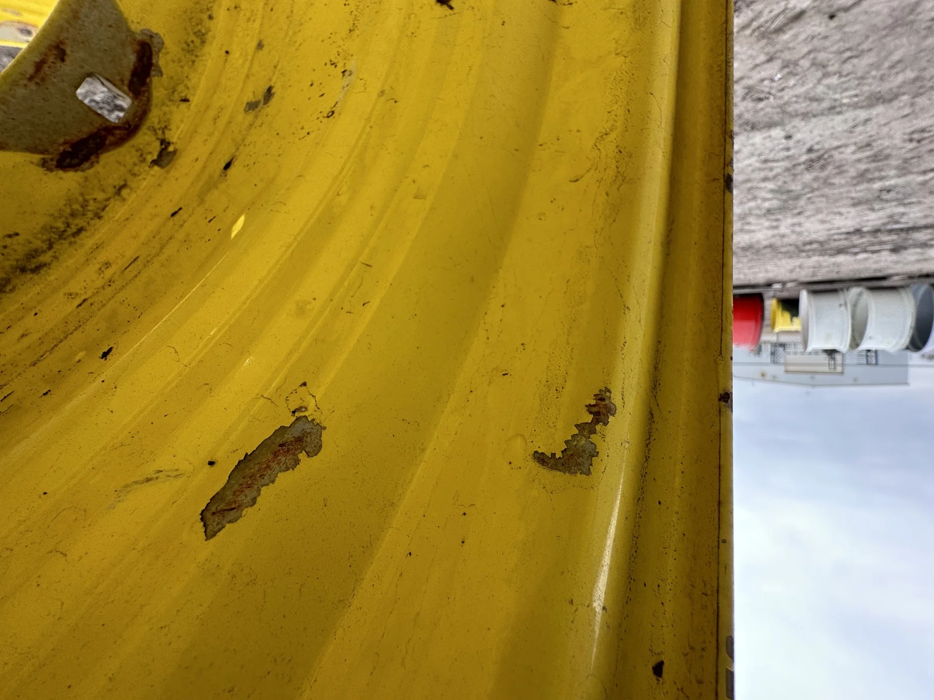 Used 15 X 34 John Deere Yellow 8 Bolt Mannheim - Good Condition  _x000D_
(scratches) image 4