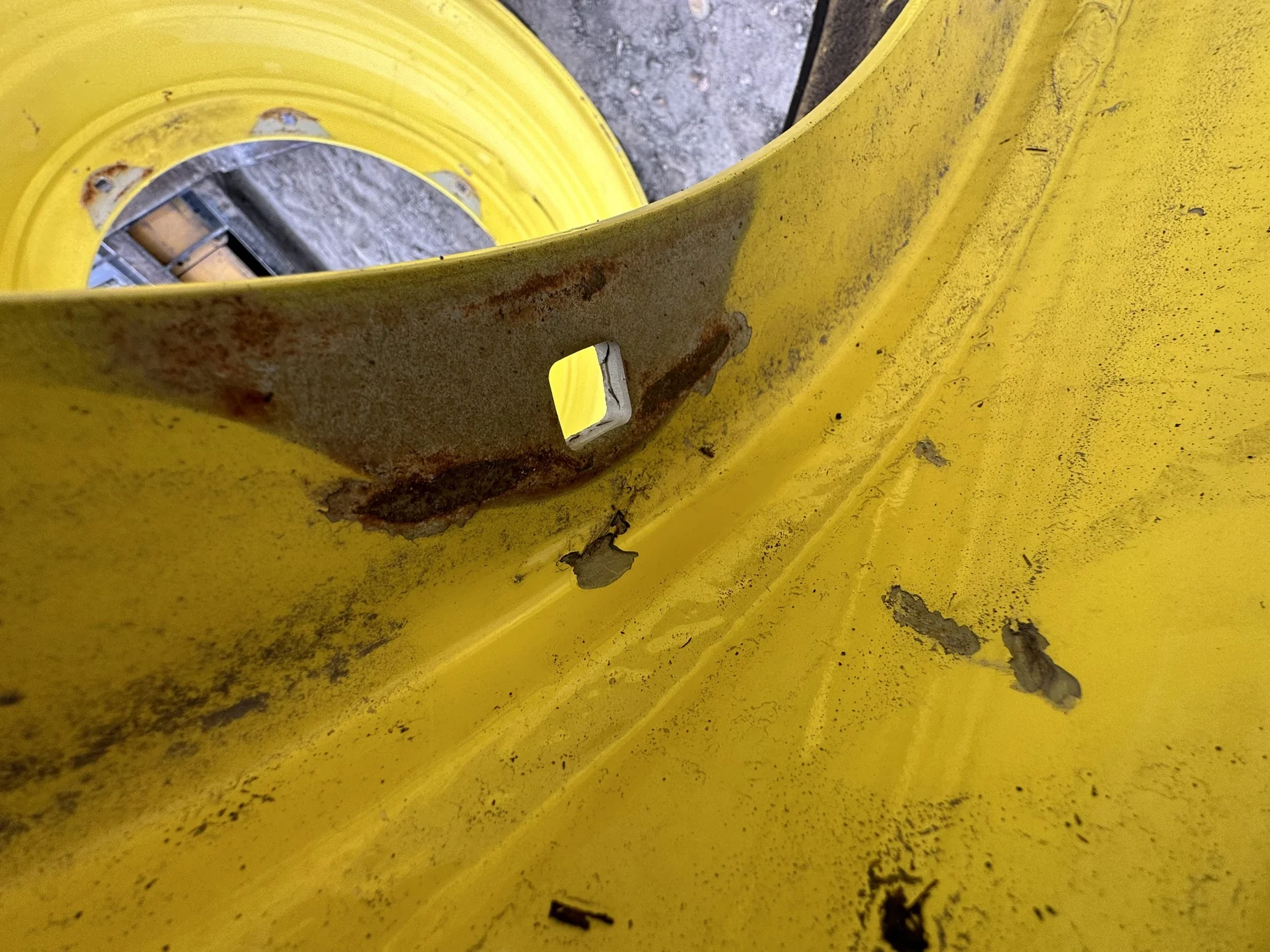 Used 15 X 34 John Deere Yellow 8 Bolt Mannheim - Good Condition  _x000D_
(scratches) image 5