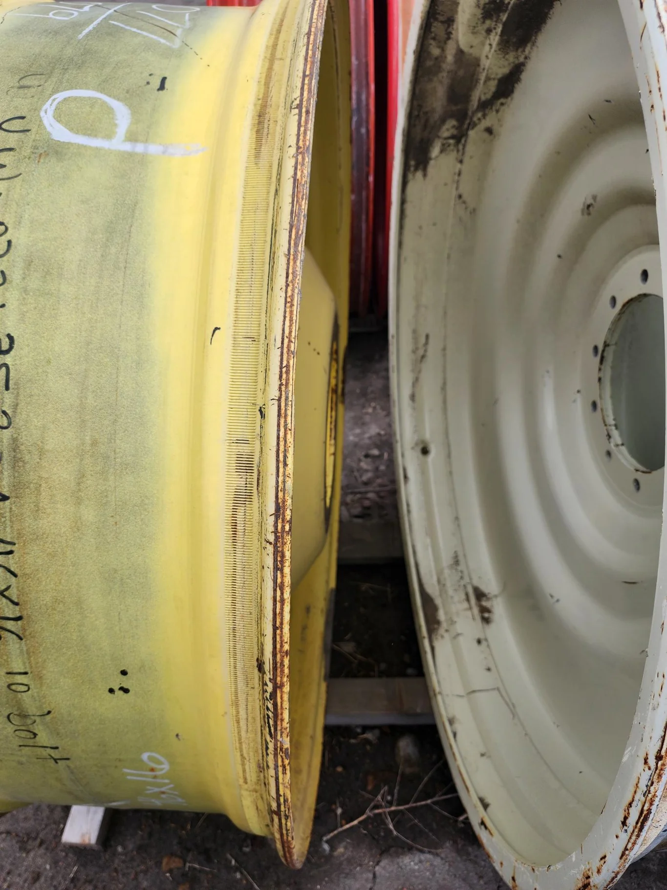 Used 16 X 46 JD Yellow 10 Bolt Dual 10-13.18-11.09-11.5IN scratches image 5