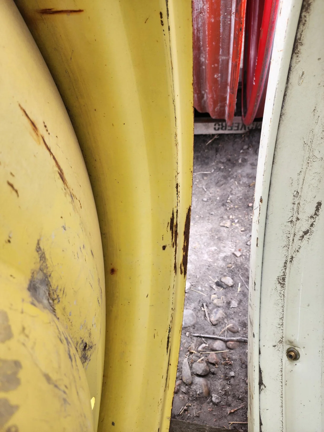 Used 16 X 46 JD Yellow 10 Bolt Dual 10-13.18-11.09-11.5IN scratches image 9