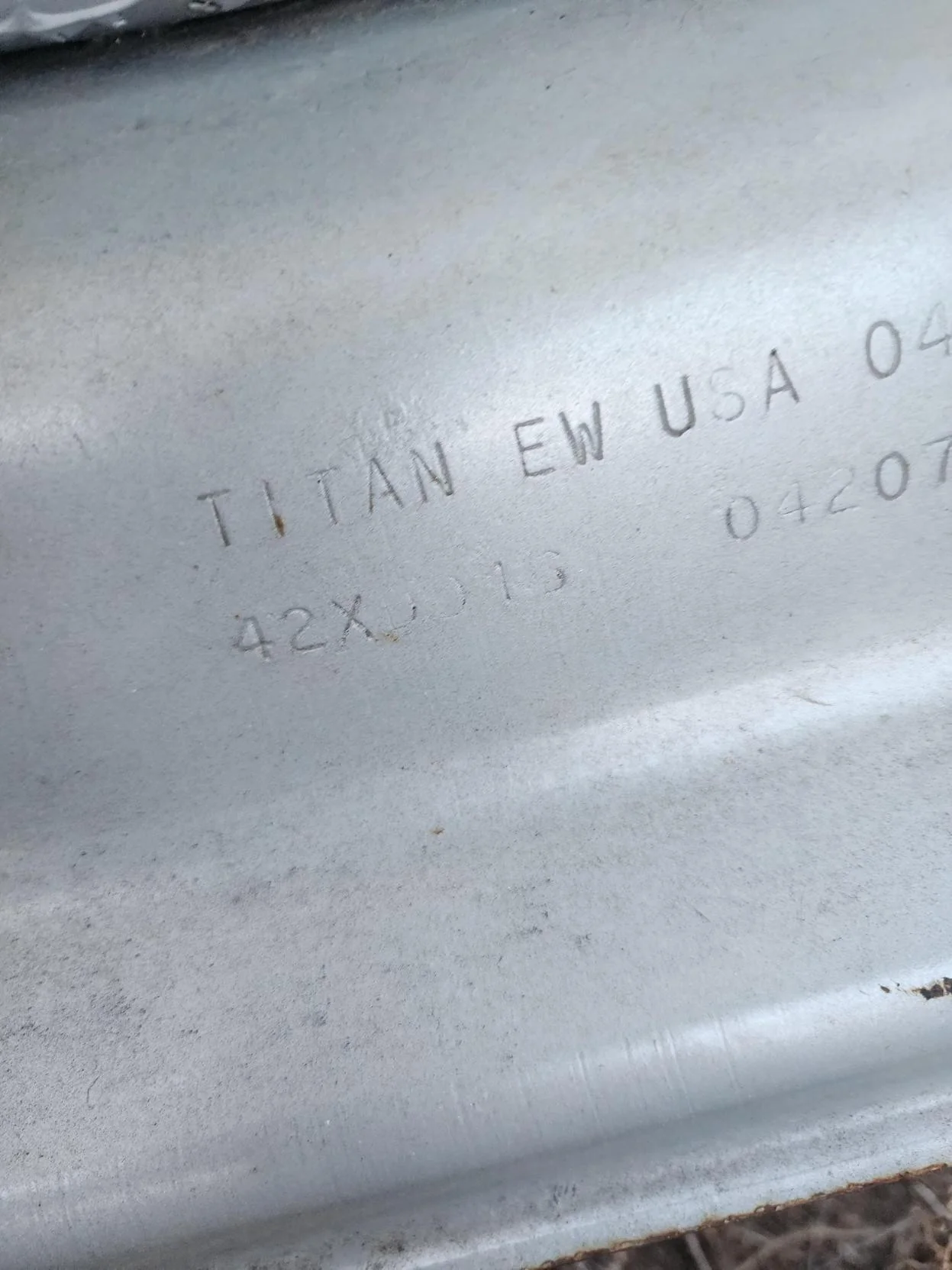Used 16 X 42 Agco Gray 12 Bolt (.826) Stub Disc Wheel (12-30-28)  _x000D_
(Rust, Scratches)