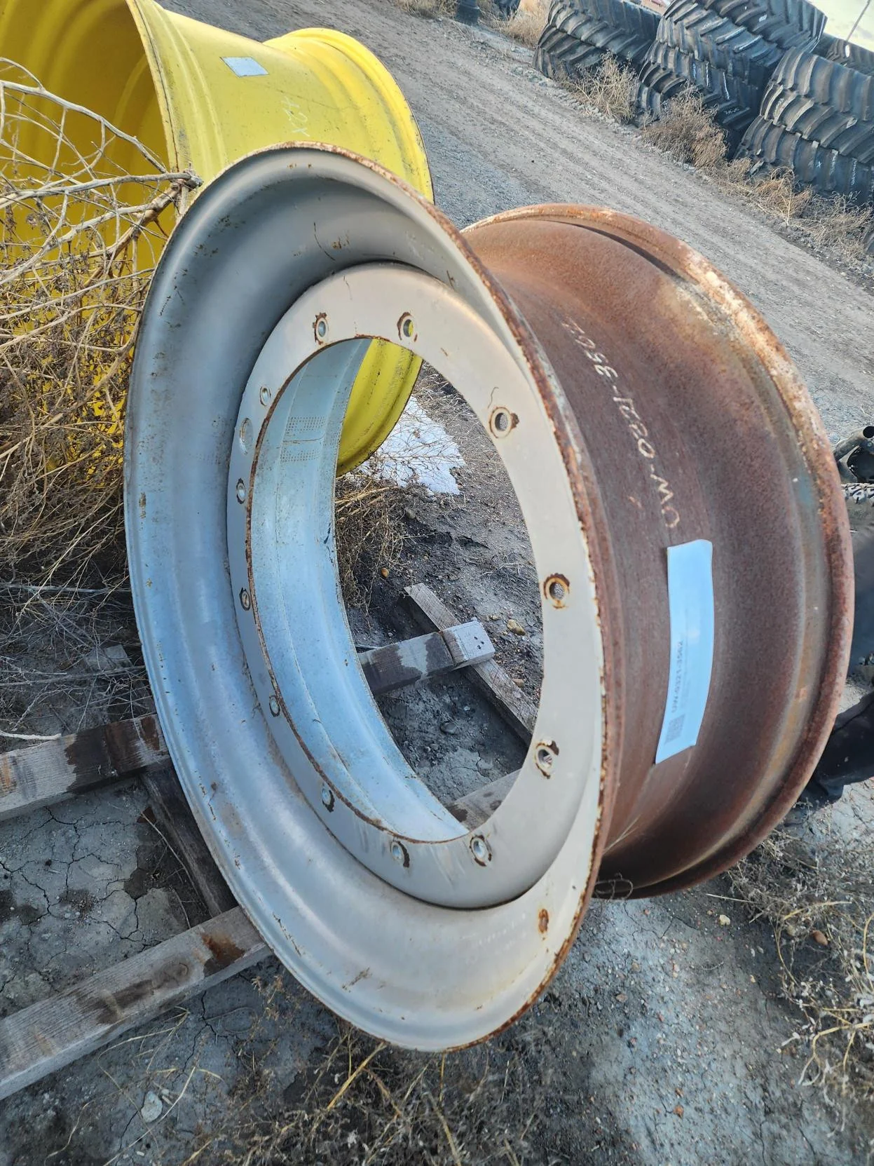 Used 16 X 42 Agco Gray 12 Bolt (.826) Stub Disc Wheel (12-30-28)  _x000D_
(Rust, Scratches) image 3