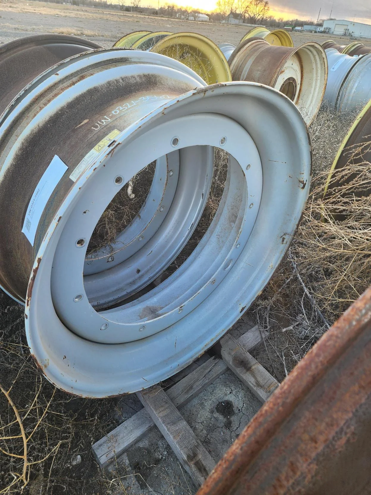 Used 16 X 42 Agco Gray 12 Bolt (.826) Stub Disc Wheel (12-30-28)  _x000D_
(Rust, Scratches) image 4