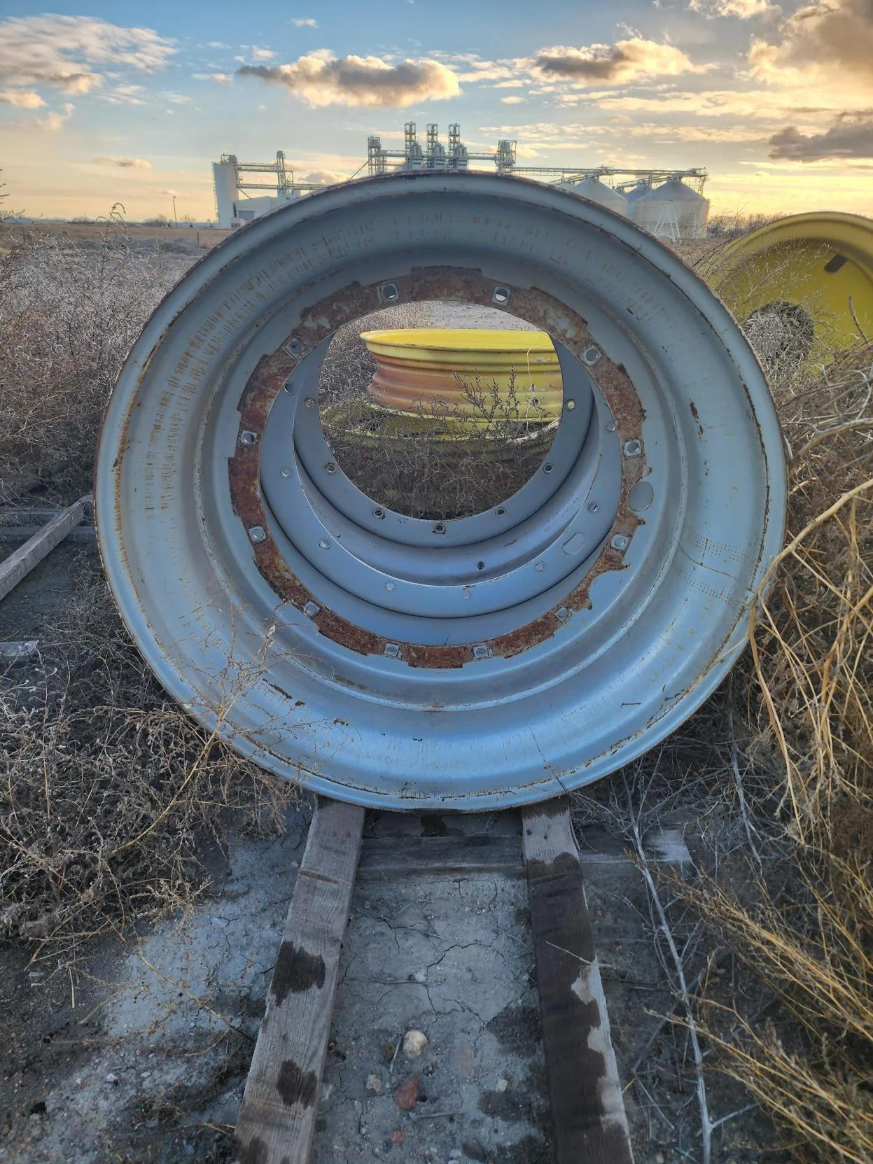 Used 16 X 42 Agco Gray 12 Bolt (.826) Stub Disc Wheel (12-30-28)  _x000D_
(Rust, Scratches) image 9