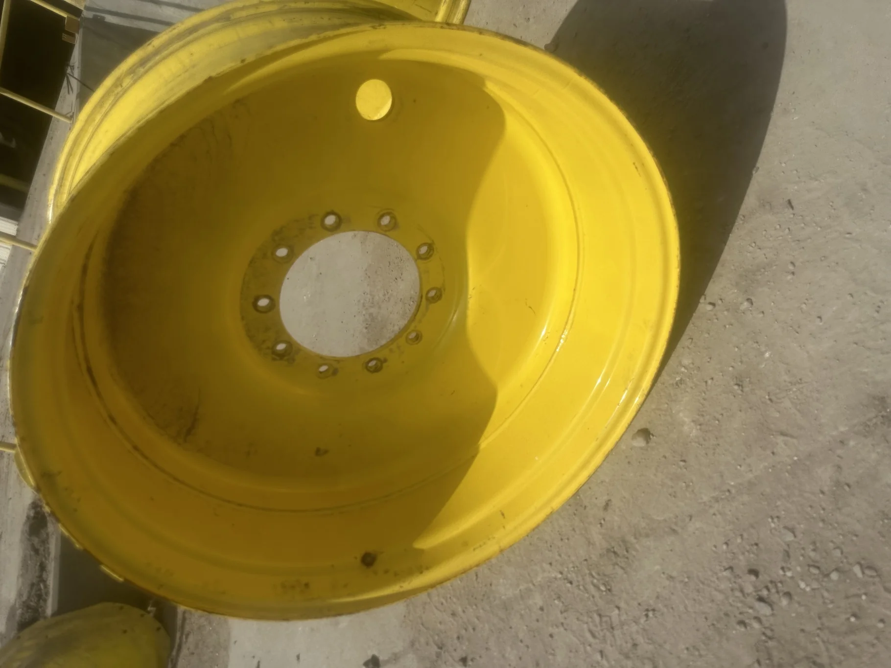 Used 18 X 38 10-13.19-11.07-2.62OUT SILVER SPRAYER WHEEL