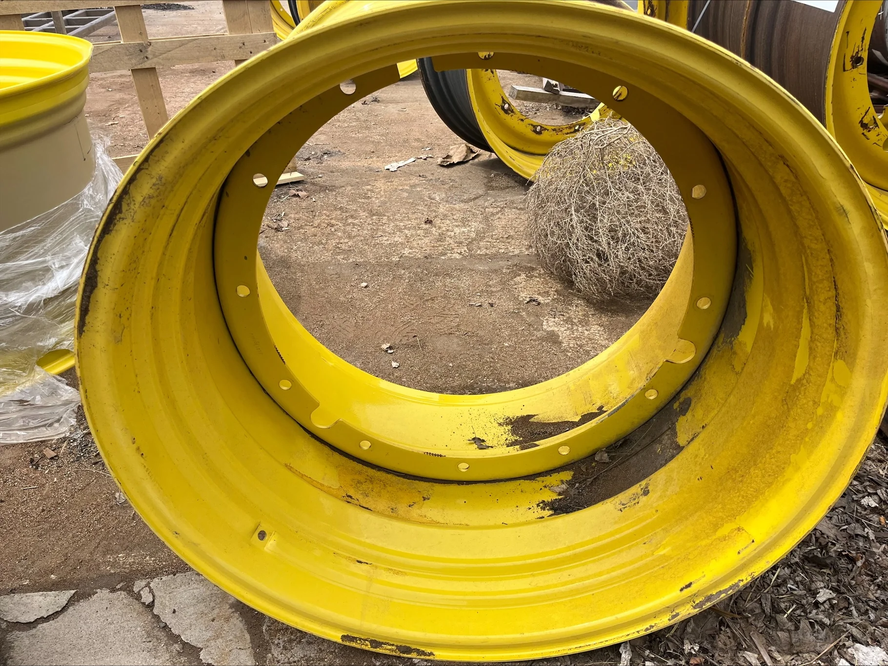 Used 27 X 38 John Deere Yellow 12 Bolt Stub Disc 12-32.047-30.078-1.0 image 2