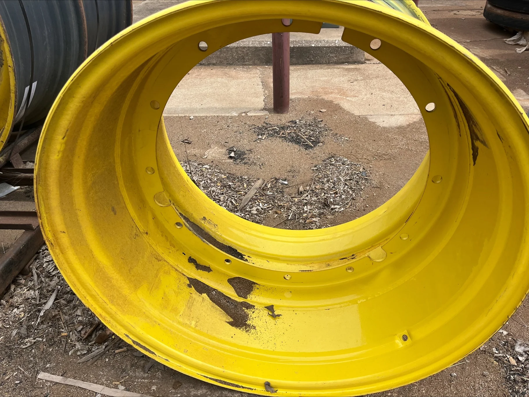 Used 27 X 38 John Deere Yellow 12 Bolt Stub Disc 12-32.047-30.078-1.0 image 3