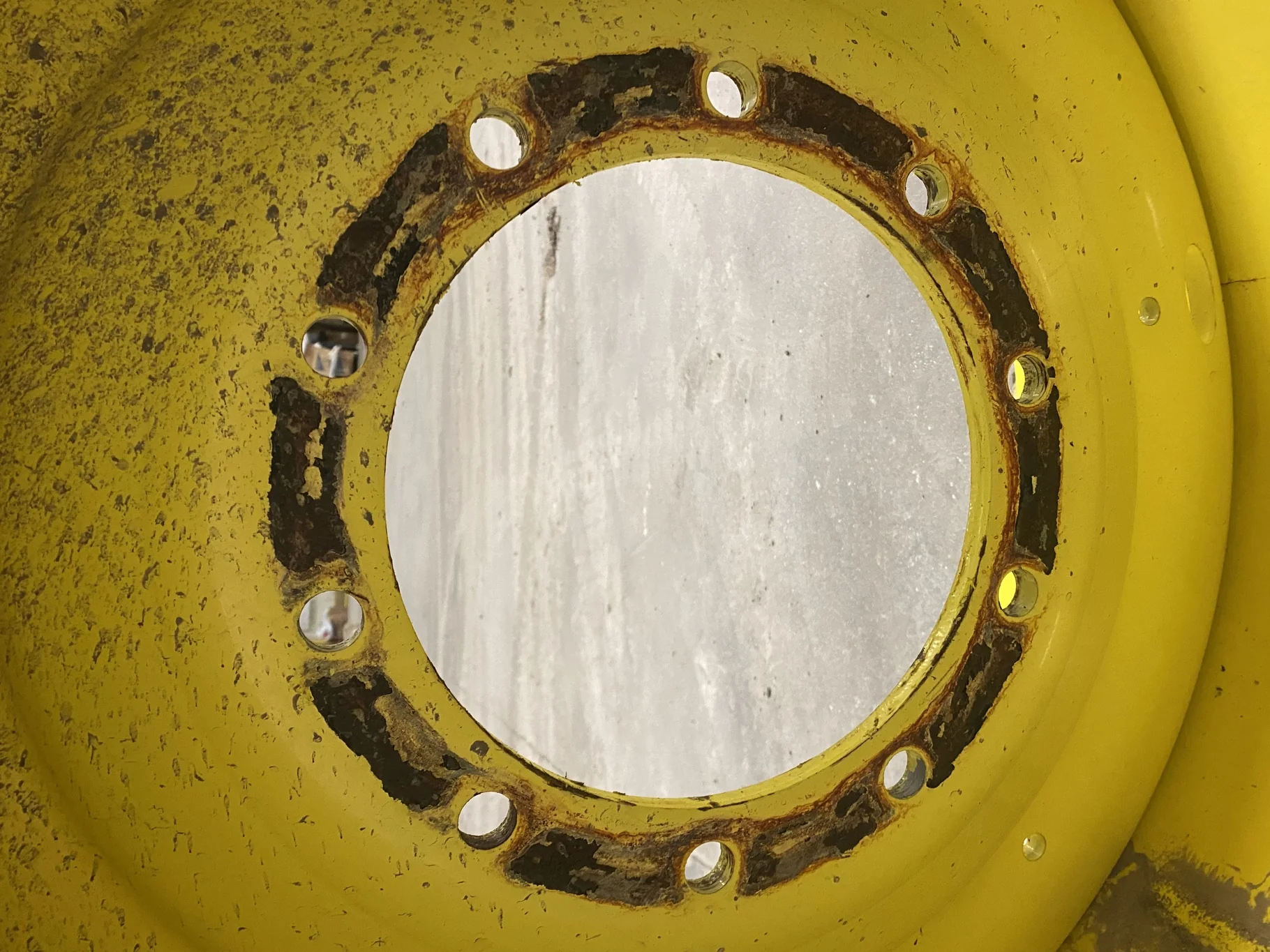 Used 27 X 38 John Deere Yellow 10 bolt combine rim 15 1/2" BS  (Rust Spots, Scratches) image 4