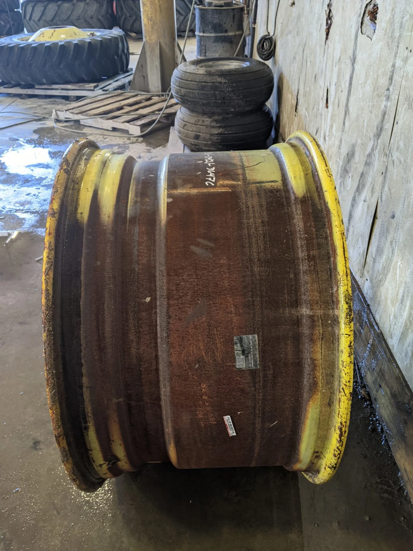 Used 23 X 38 John Deere 10 Bolt  Dual image 2