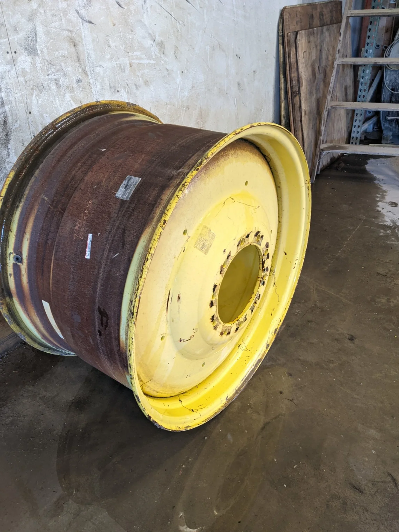 Used 23 X 38 John Deere 10 Bolt  Dual image 3