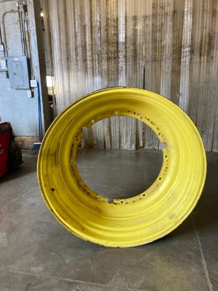 Used 20 X 46 JD Yellow 12-32.047-30.17-2.81IN (.937) Stub Disc Rim 14" BS