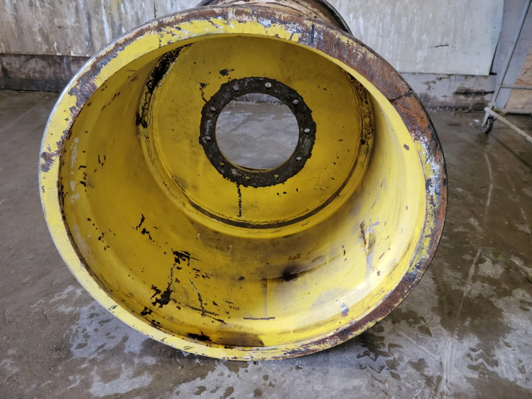 Used 44 X 32 JD Yellow 10 Bolt Combine Wheel image 2