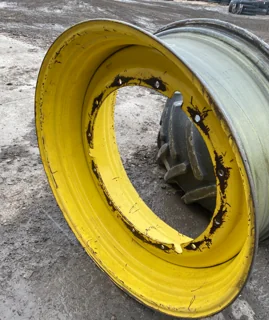 Used 20 X 46 JD 12 Bolt Sprayer Stub Disc (12-32.047-30.17) 2.12 inset image 2