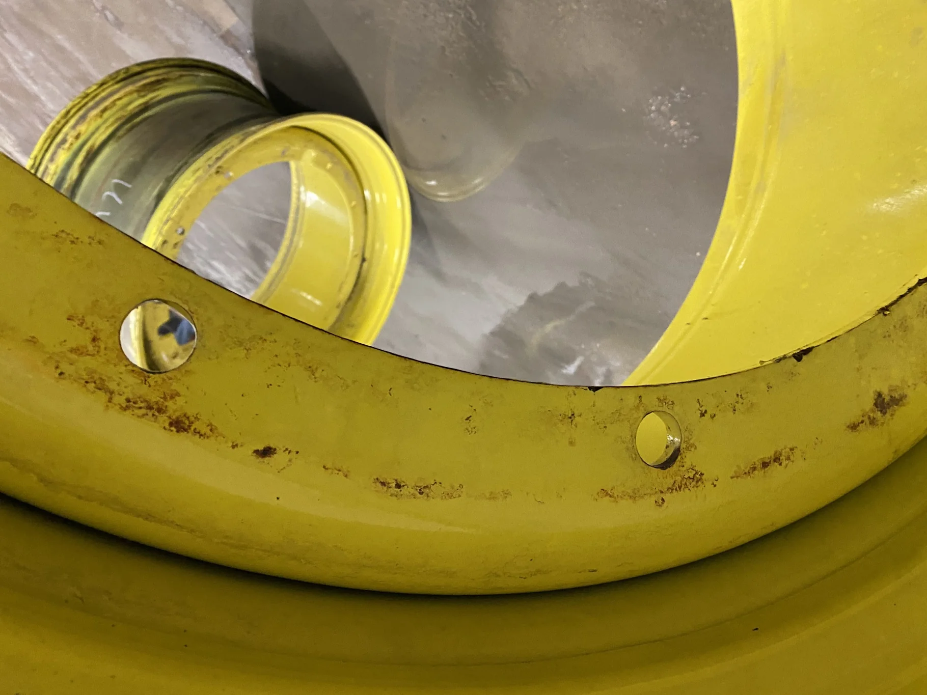 Used 23 X 42 John Deere Yellow 12 Bolt Sprayer Stub Disc (12-32.047-30.078) - Good Condition image 5
