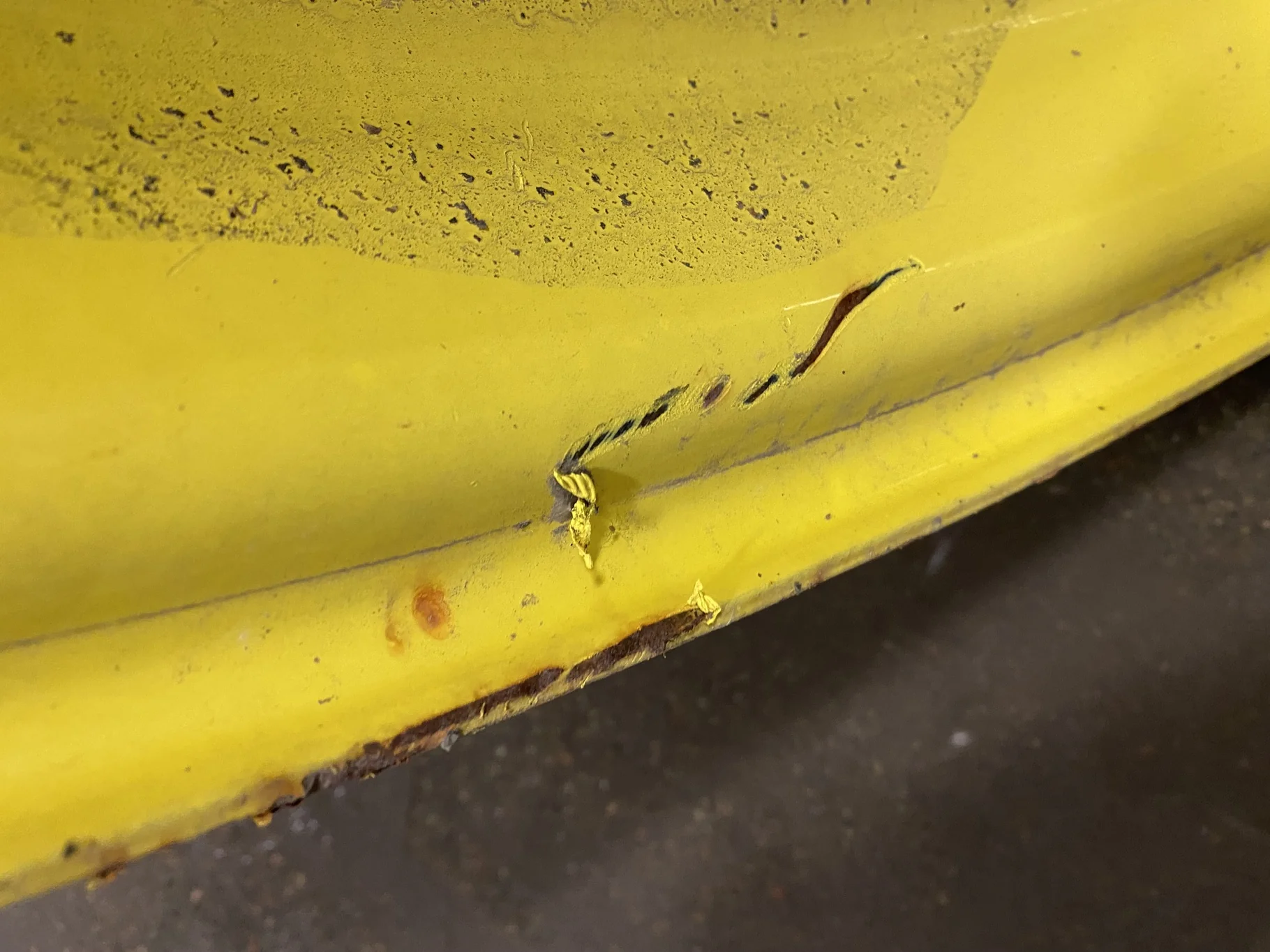 Used 23 X 42 John Deere Yellow 12 Bolt Sprayer Stub Disc (12-32.047-30.078) - Good Condition image 7