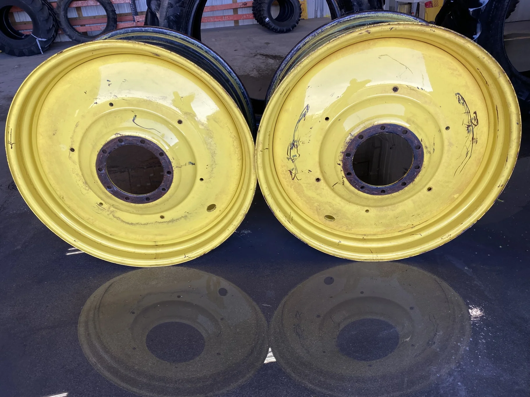 Used 20 X 46 John Deere 10 Bolt Dual  _x000D_
(Scratches)