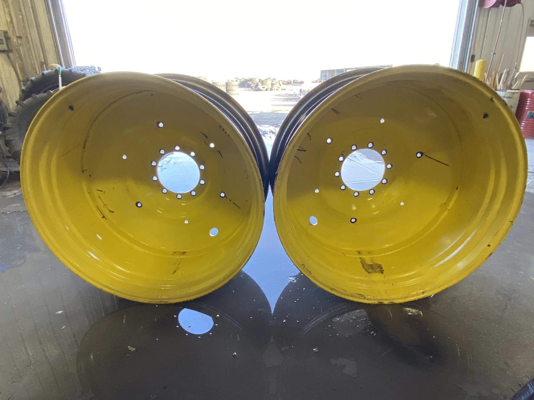 Used 20 X 46 John Deere 10 Bolt Dual  _x000D_
(Scratches) image 6