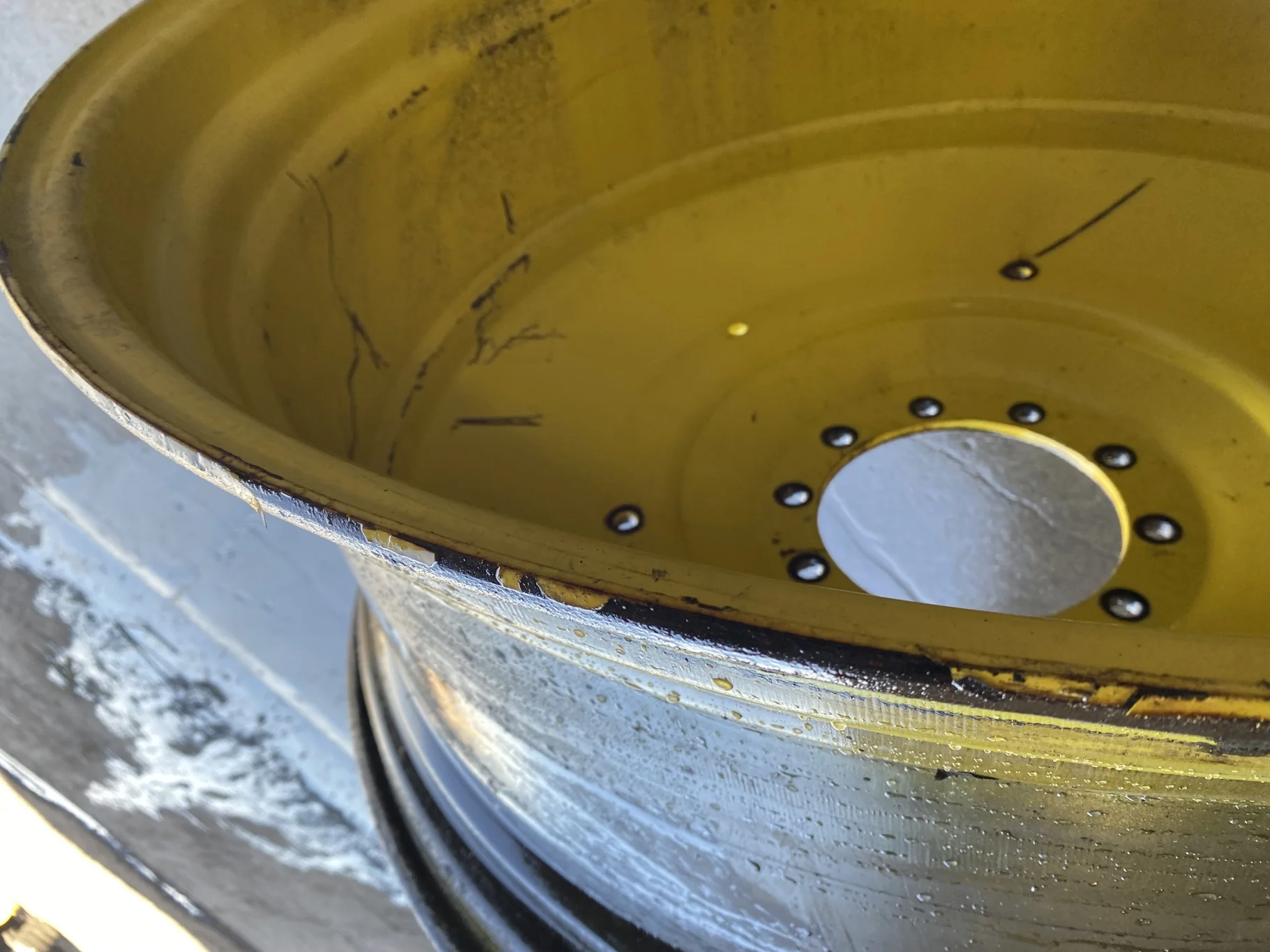 Used 20 X 46 John Deere 10 Bolt Dual  _x000D_
(Scratches) image 9