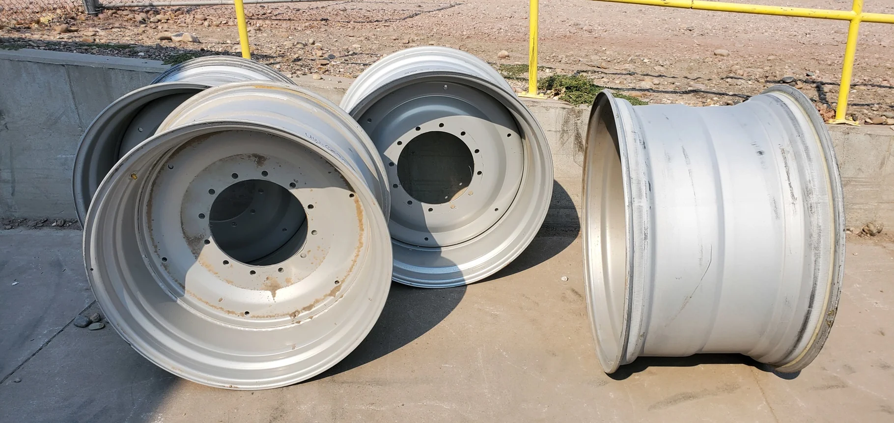 Used 23 X 38 Agco Gray 12 Bolt Wheel (12-16) image 3