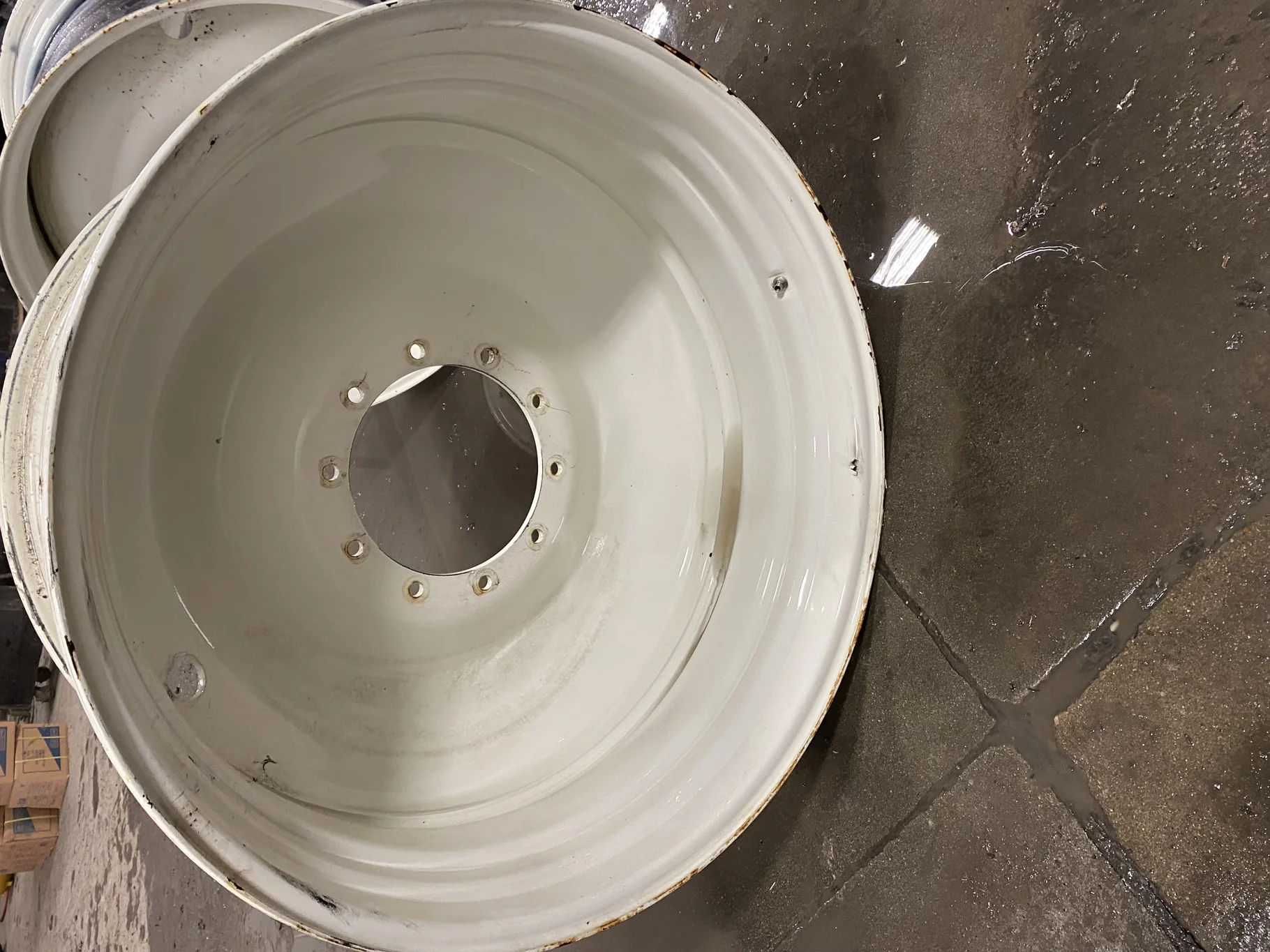 Used 20 X 42 Ford White 10 Bolt W/ 3/4" Rev. Spun Plate (10-14.567-12.46) - Good Condition image 5