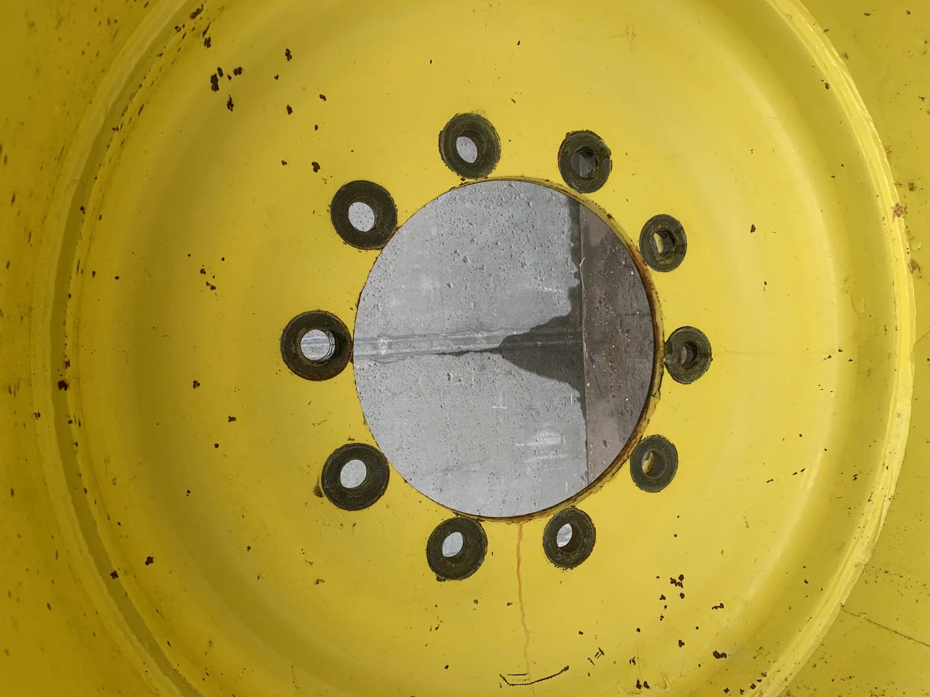 Used 27 X 32 John Deere Yellow 10 Bolt Combine Wheel (10-13.187-11.06) 2.50" inset  _x000D_
(Faded P
