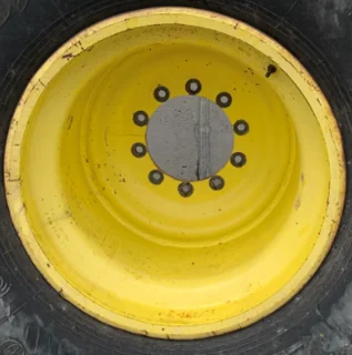Used 27 X 32 John Deere Yellow 10 Bolt Combine Wheel (10-13.187-11.06) 2.50" inset  _x000D_
(Faded P image 3