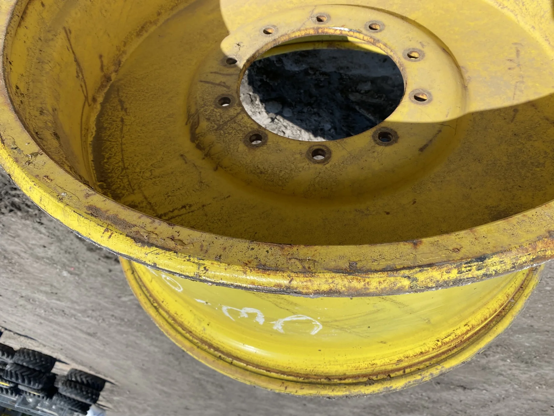 Used 16 X 34 John Deere Yellow 10 Bolt Sprayer Wheel  _x000D_
(Rust, Gashes, Faded Paint) image 5