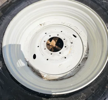 Used 16 X 42 New Holland White 8 Bolt Moveero Dual Wheel 8-10.82-8.78-.875Out image 2